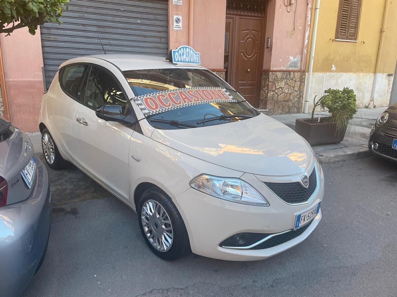 Lancia Ypsilon 1.2 69 CV 5 porte Gold