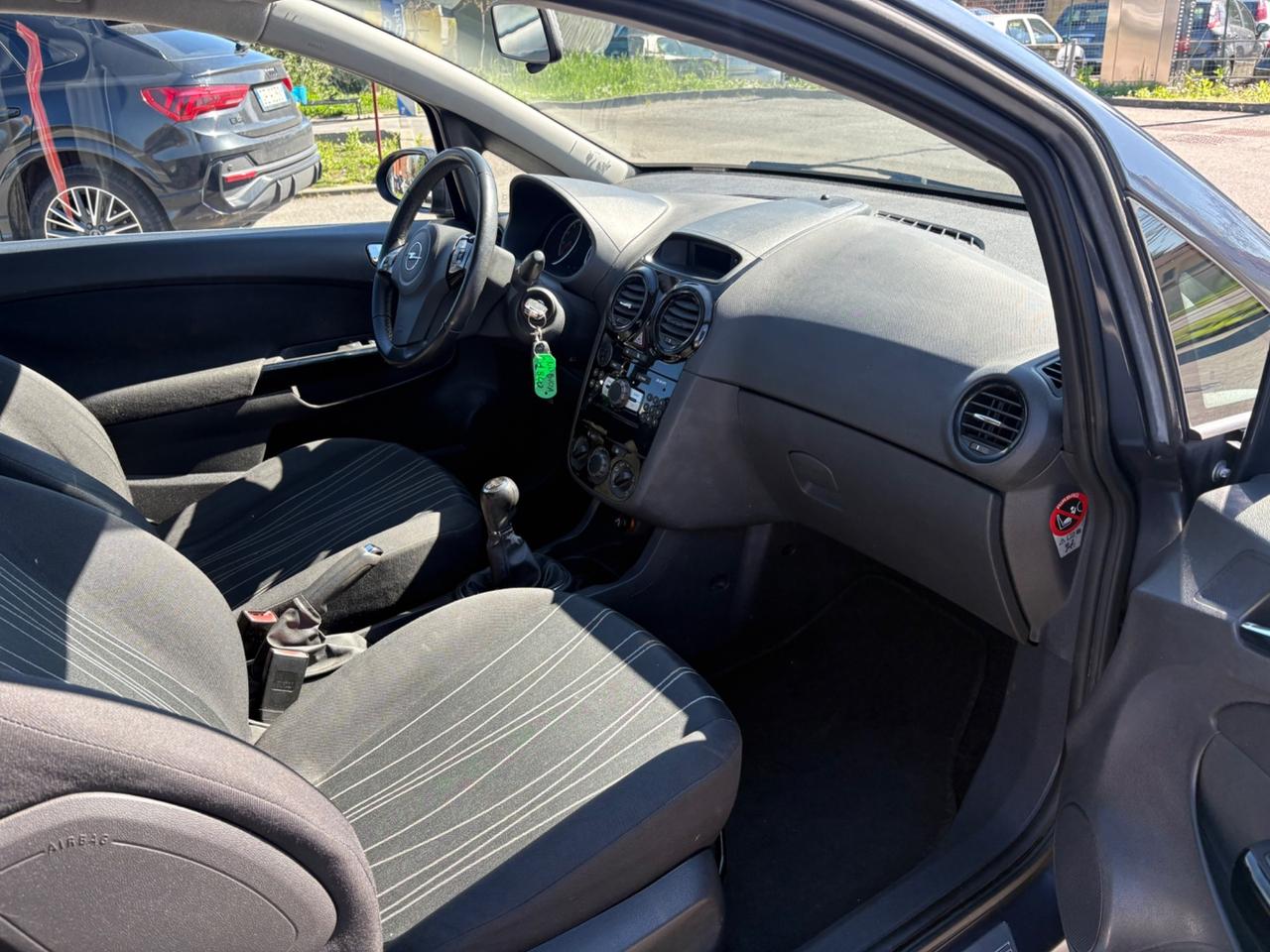 Opel Corsa 1.2 3 porte b-color