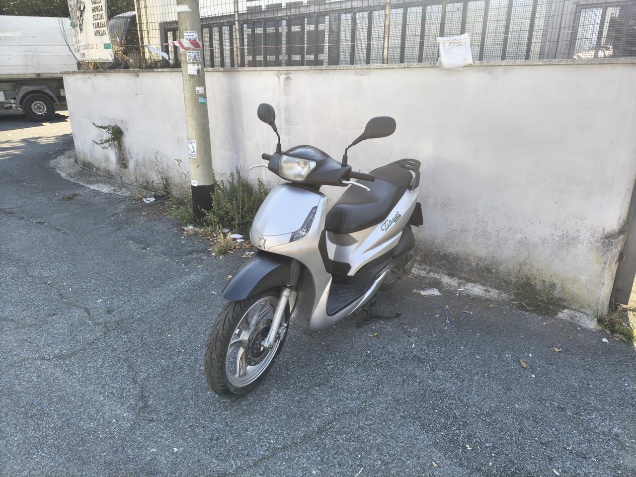 Peugeot Tweet 125