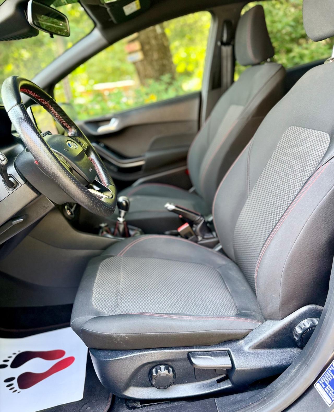 Ford Fiesta 2018 1.5 TDCi 5 porte ST-Line km40,000 ok neopatentati ! ! !