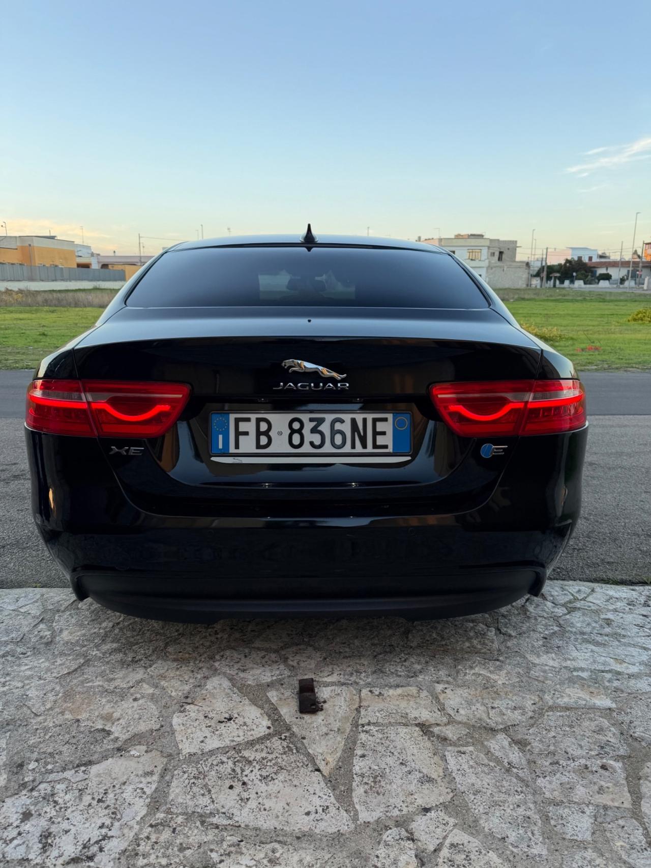Jaguar XE 2.0 D Turbo aut. Pure