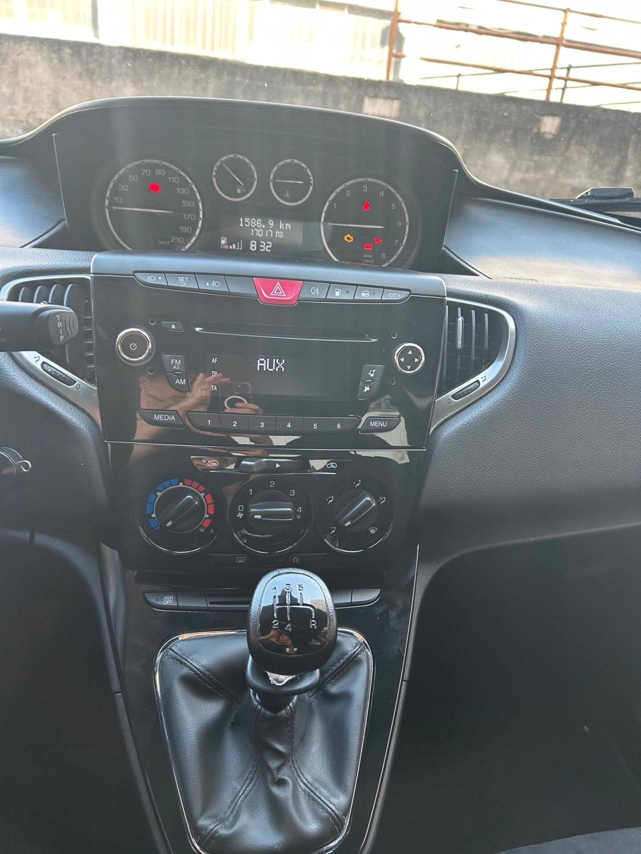Lancia Ypsilon 0.9 TwinAir 85 CV 5 porte Metano Ecochic Gold
