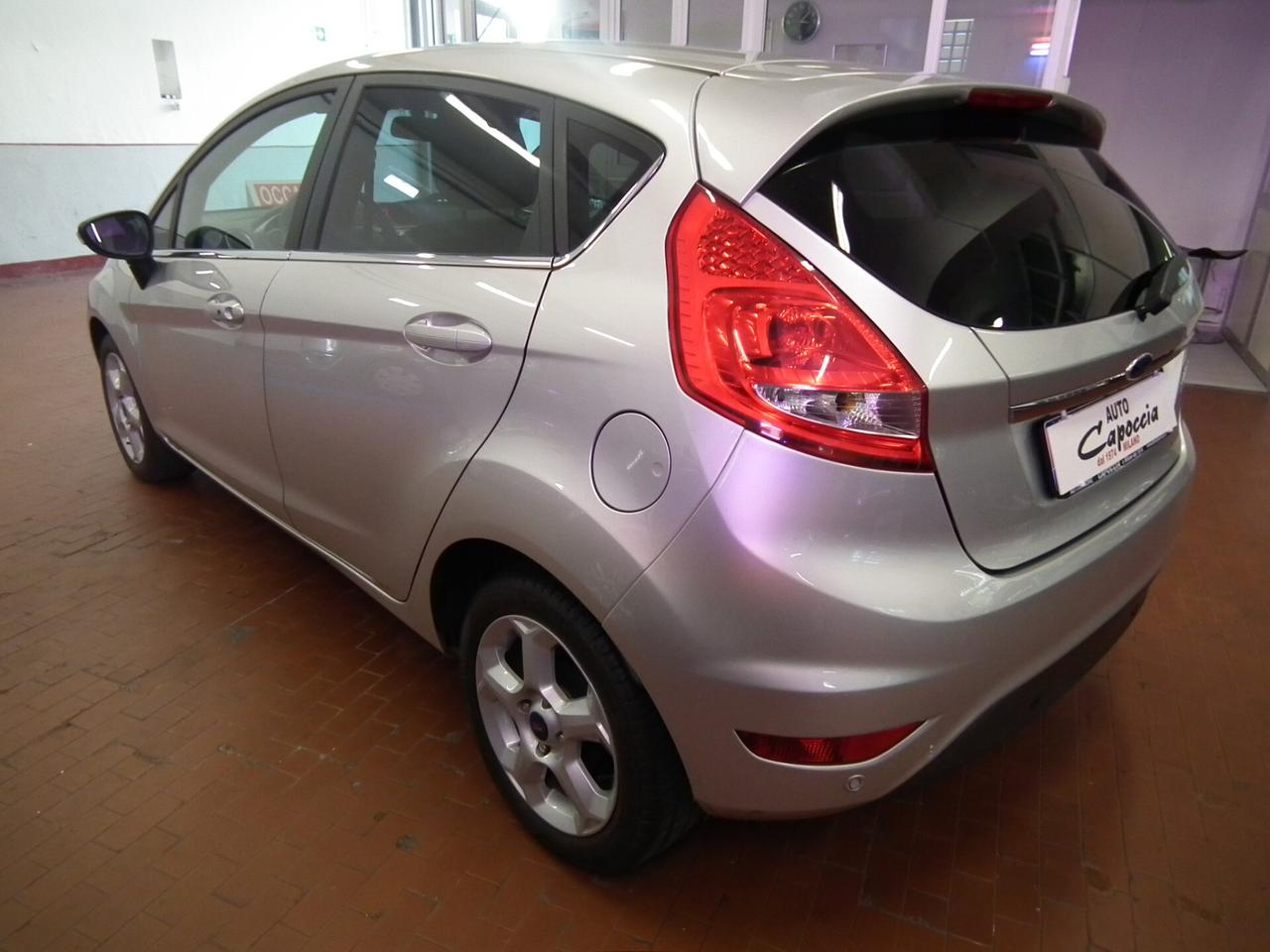 Ford Fiesta 1.2 BZ 5P KM 43.000 ! Titanium PACK !