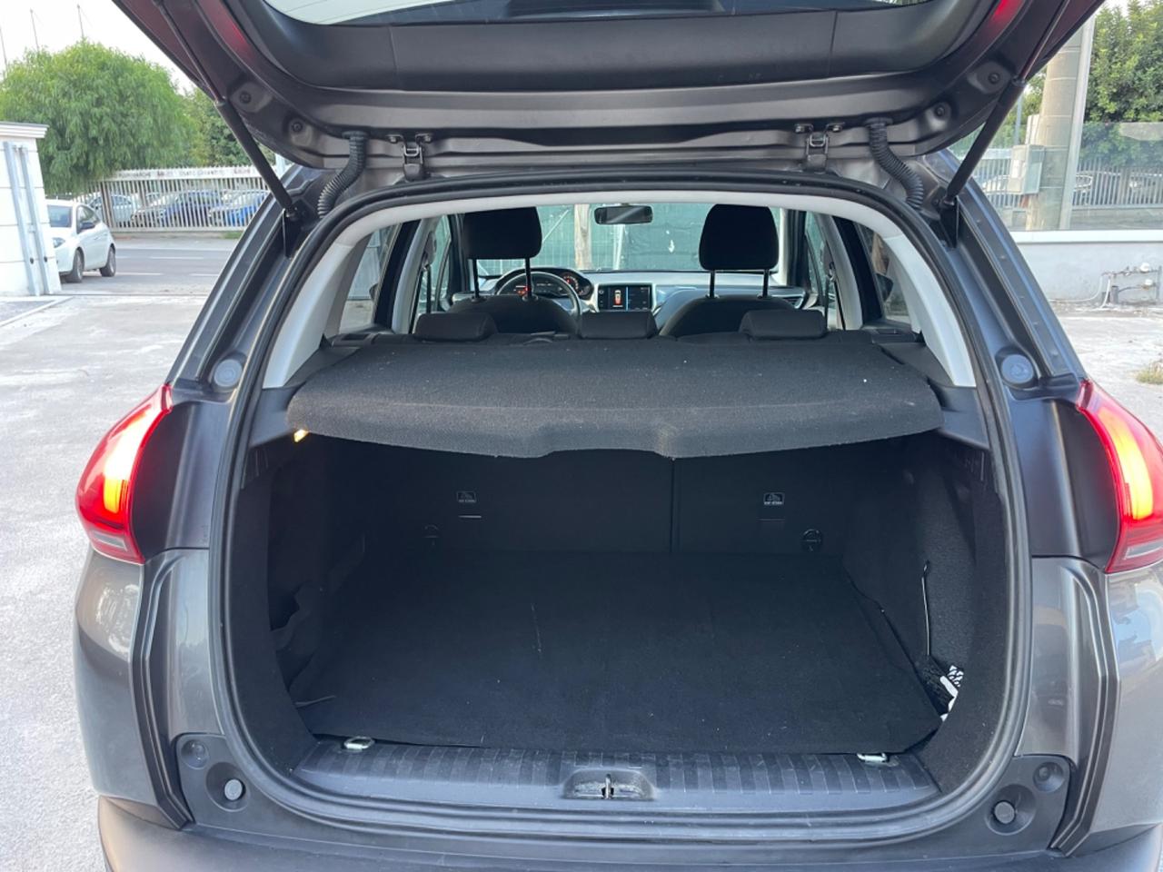 Peugeot 2008 PureTech 82 Style km 37.000 Nuova !