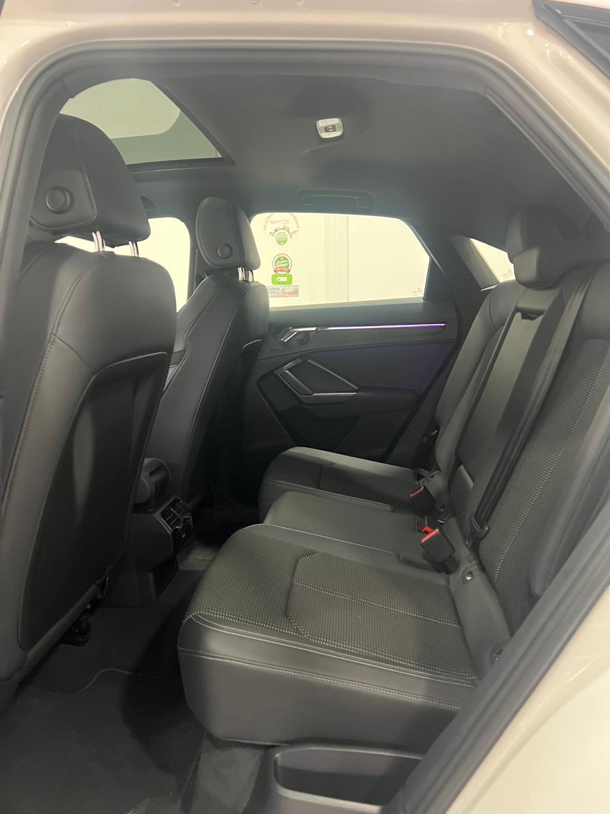 Audi Q3 35 TDI Identity Black