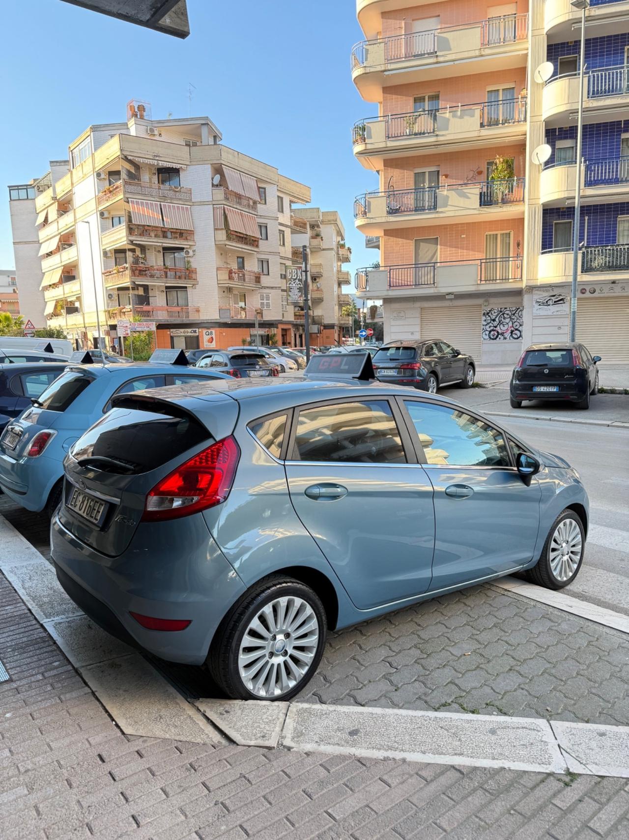 Ford Fiesta 1.4 5 porte Bz.- GPL Titanium