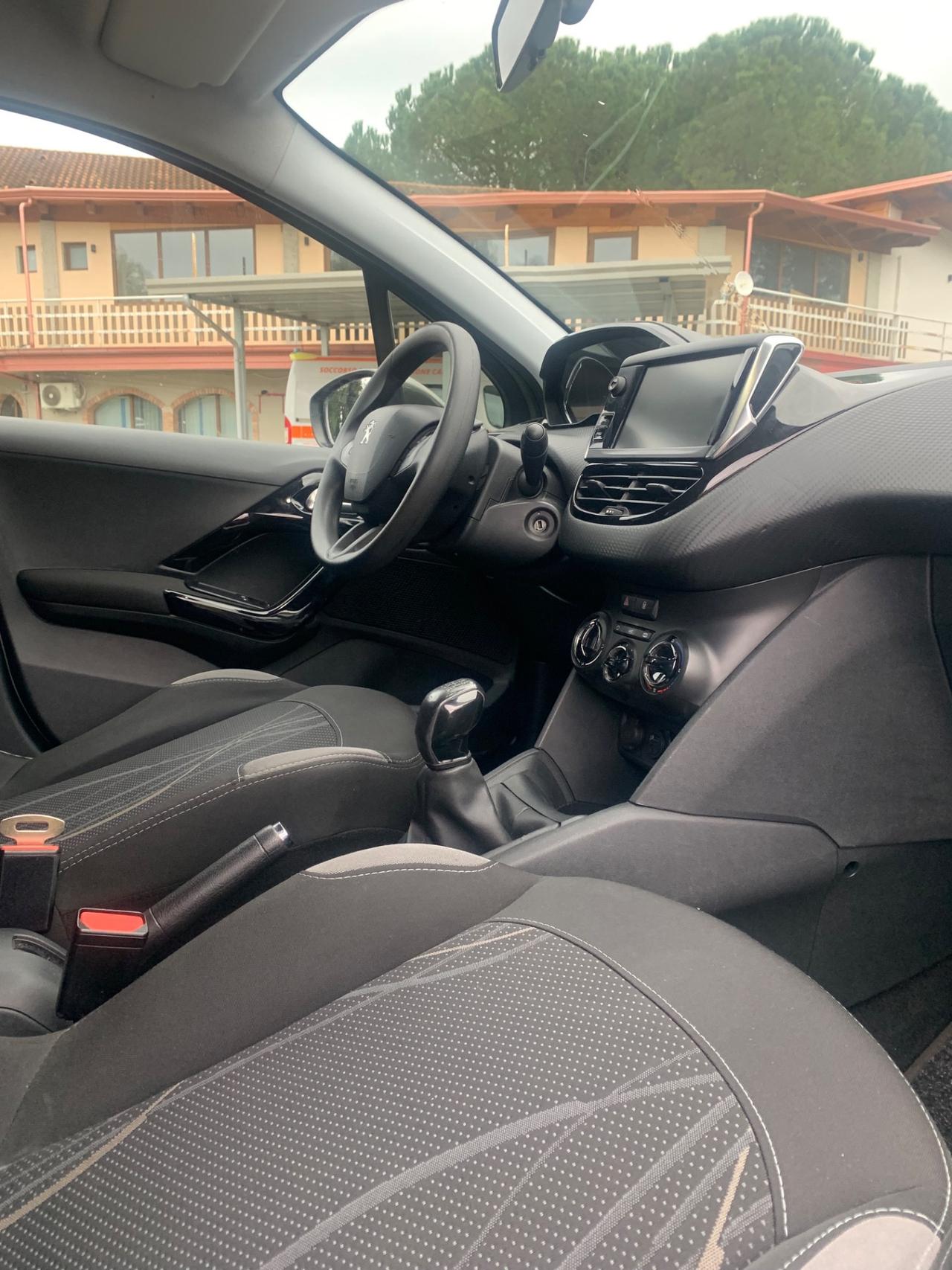 Peugeot 208 1.4 HDi 68 CV 5p Allure 130000KM