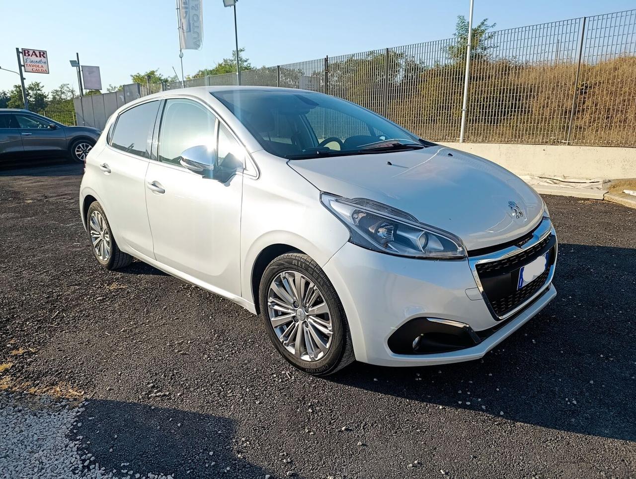 Peugeot 208 1.2 puretech Allure 82cv 5p