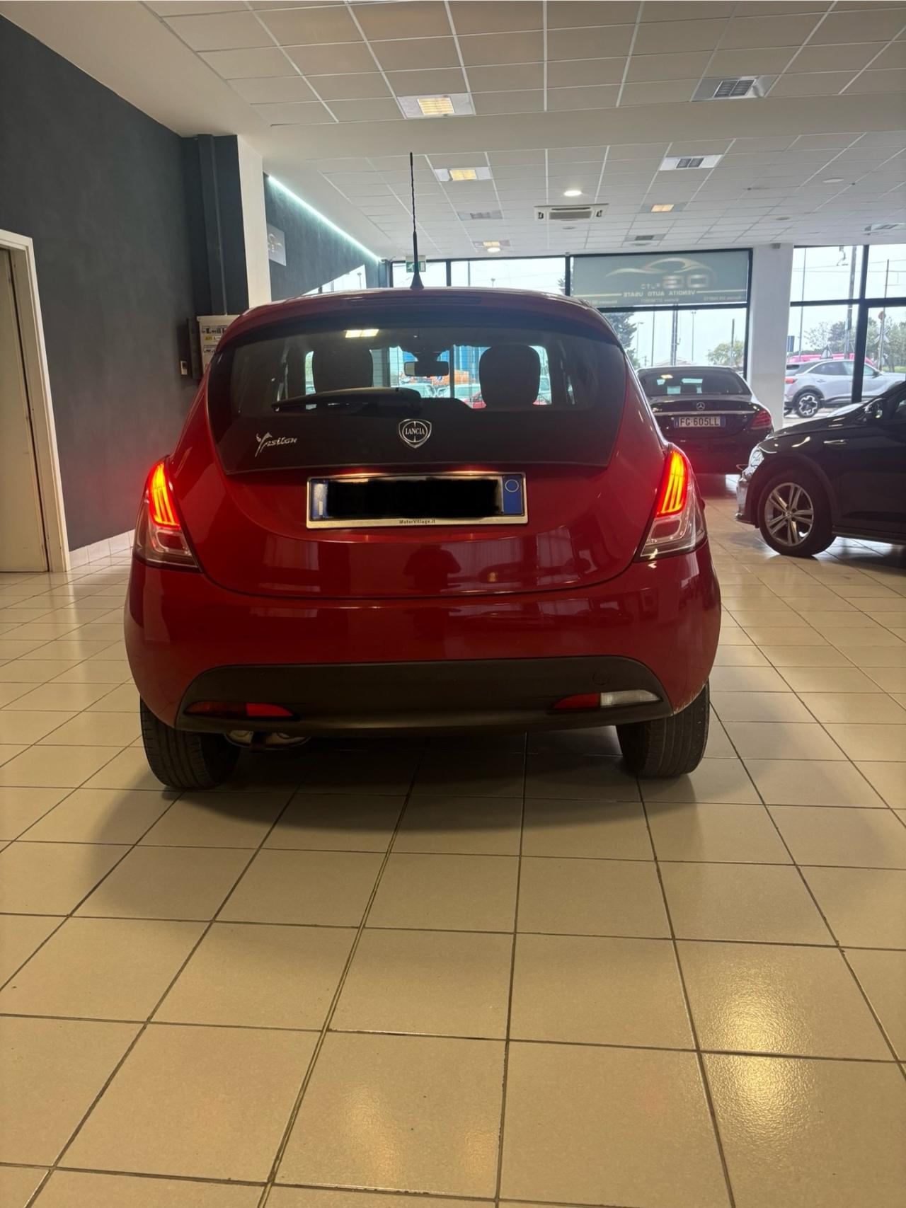 Lancia Ypsilon 1.2 69 CV 5 porte S&S Platinum