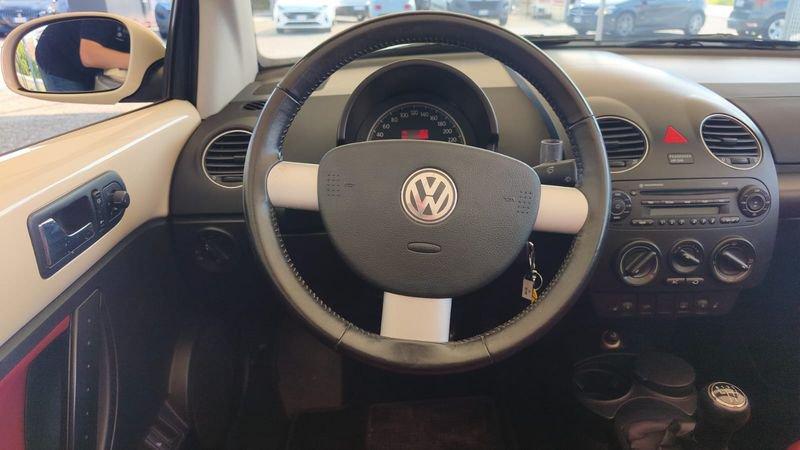 Volkswagen New Beetle New Beetle Cabrio 1.6 limited Red Edition