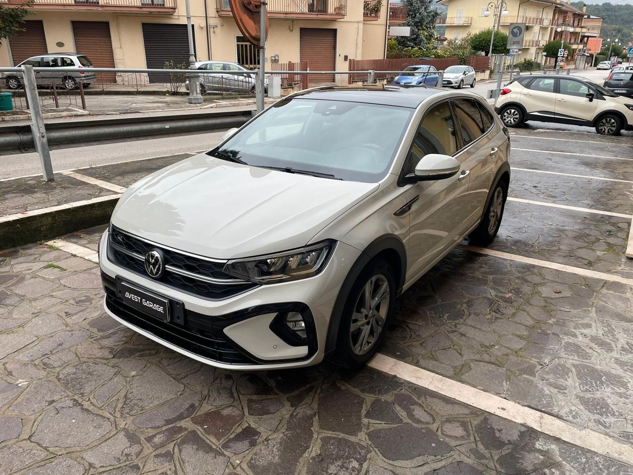 Volkswagen Taigo 1.0 TSI 110 CV DSG R-Line + Tetto