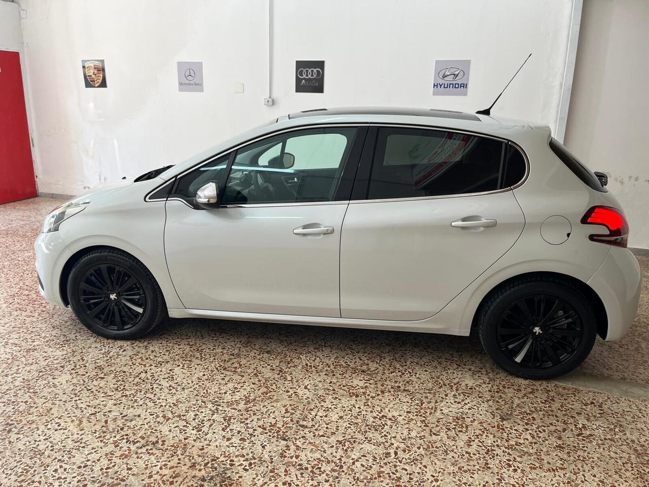 Peugeot 208 BlueHDi 75 5 porte Allure