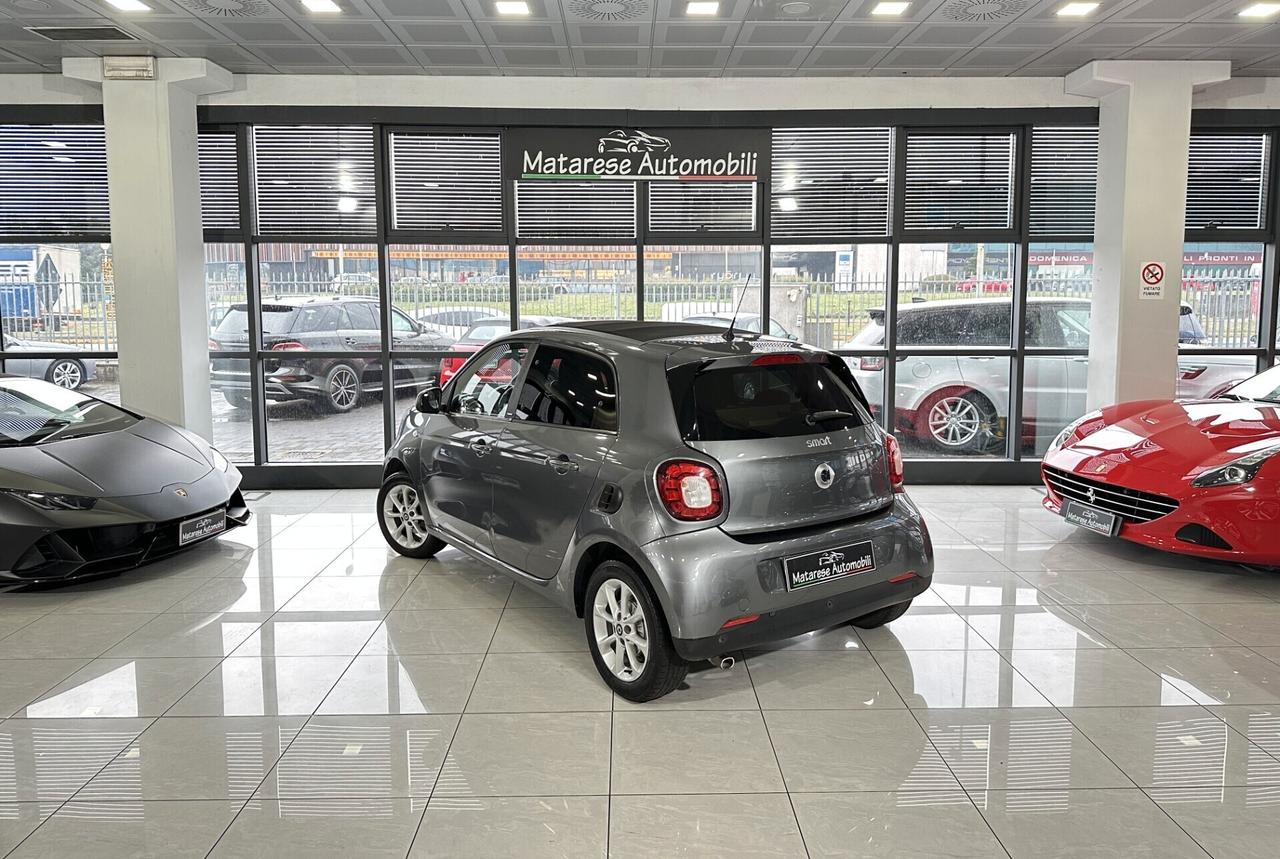 Smart ForFour 0.9cc 90cv Automatica Tetto Sensori Finanziabile