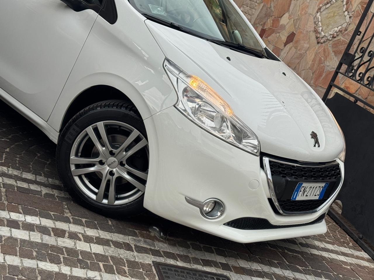 Peugeot 208 1.6 e-HDi 92 CV Stop&Start 5 porte Allure