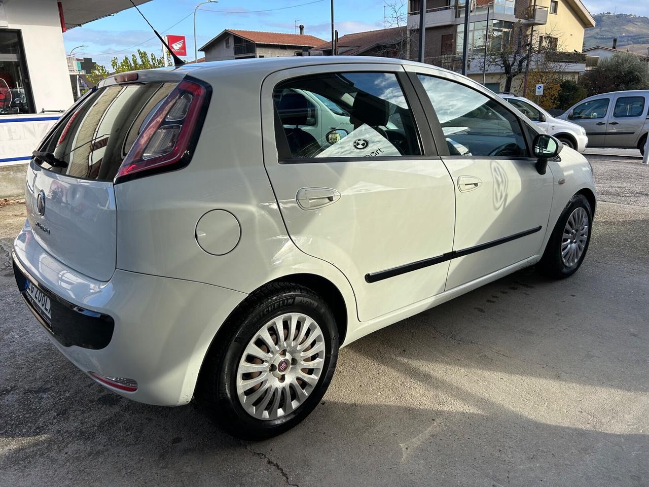 FIAT PUNTO Evo 1.3 Mjt 75 CV 5 porte NEOPATENTATI!!!