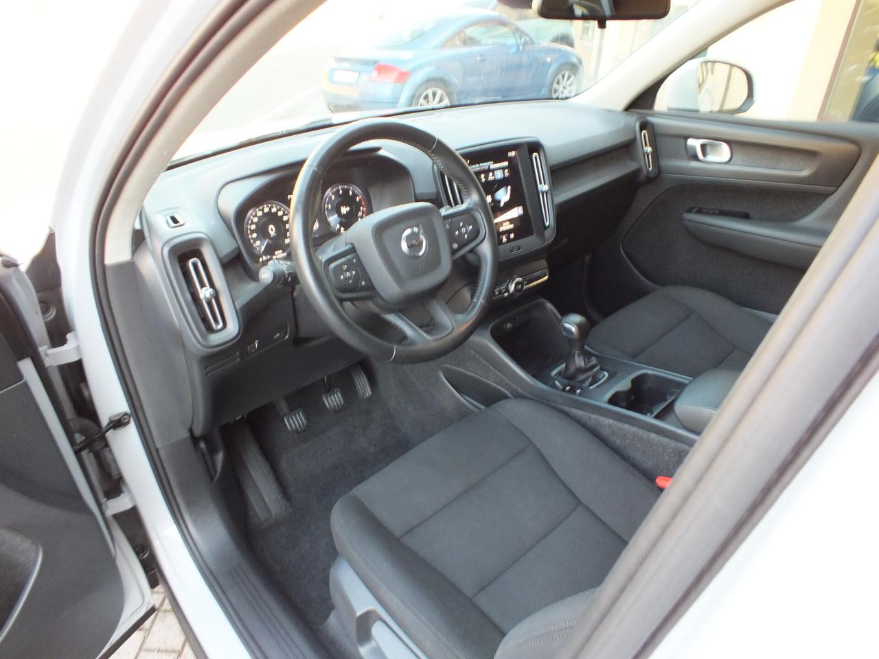 VOLVO XC40 T2 CORE 32.000 KM!