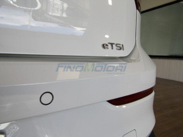 VOLKSWAGEN Golf 1.5 eTSI 150 CV DSG Life
