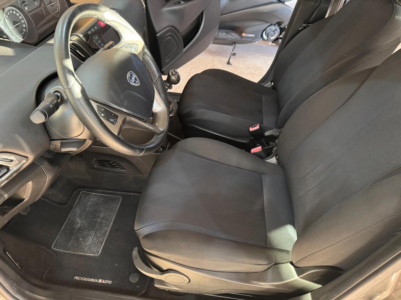 Lancia Ypsilon 1.2 69 CV 5 porte Gold OK NEOPATENTATI