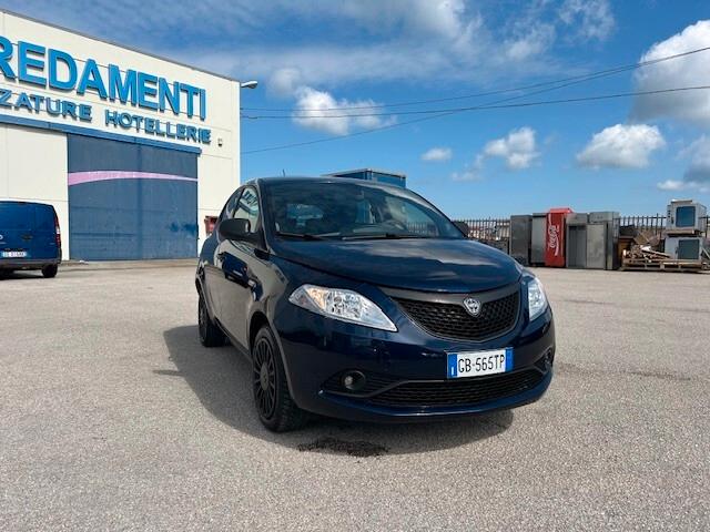 Lancia Ypsilon 1.2 69 CV 5 porte GPL Ecochic Silver OK PATENTATI