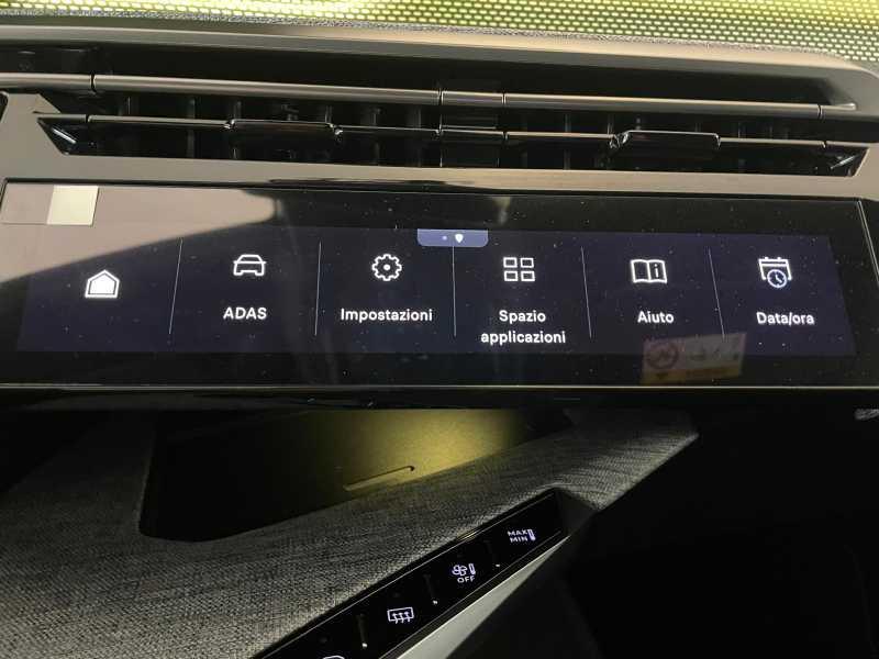 PEUGEOT Nuovo 5008 Hybrid 136 e-DCS6 GT
