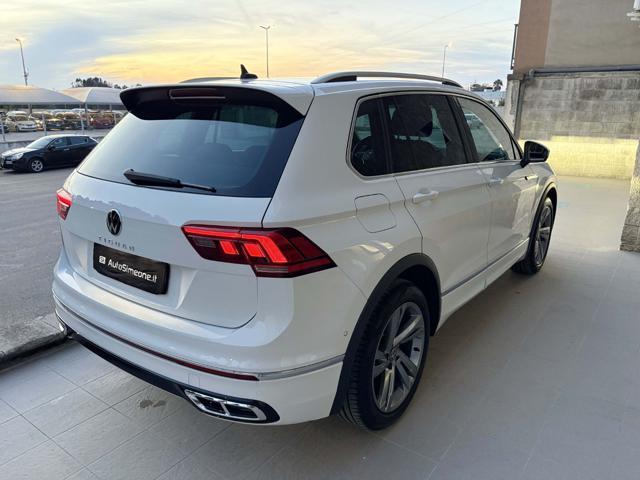 VOLKSWAGEN Tiguan 2.0 TDI 150 CV SCR DSG R-Line LUCI AMBIENTE