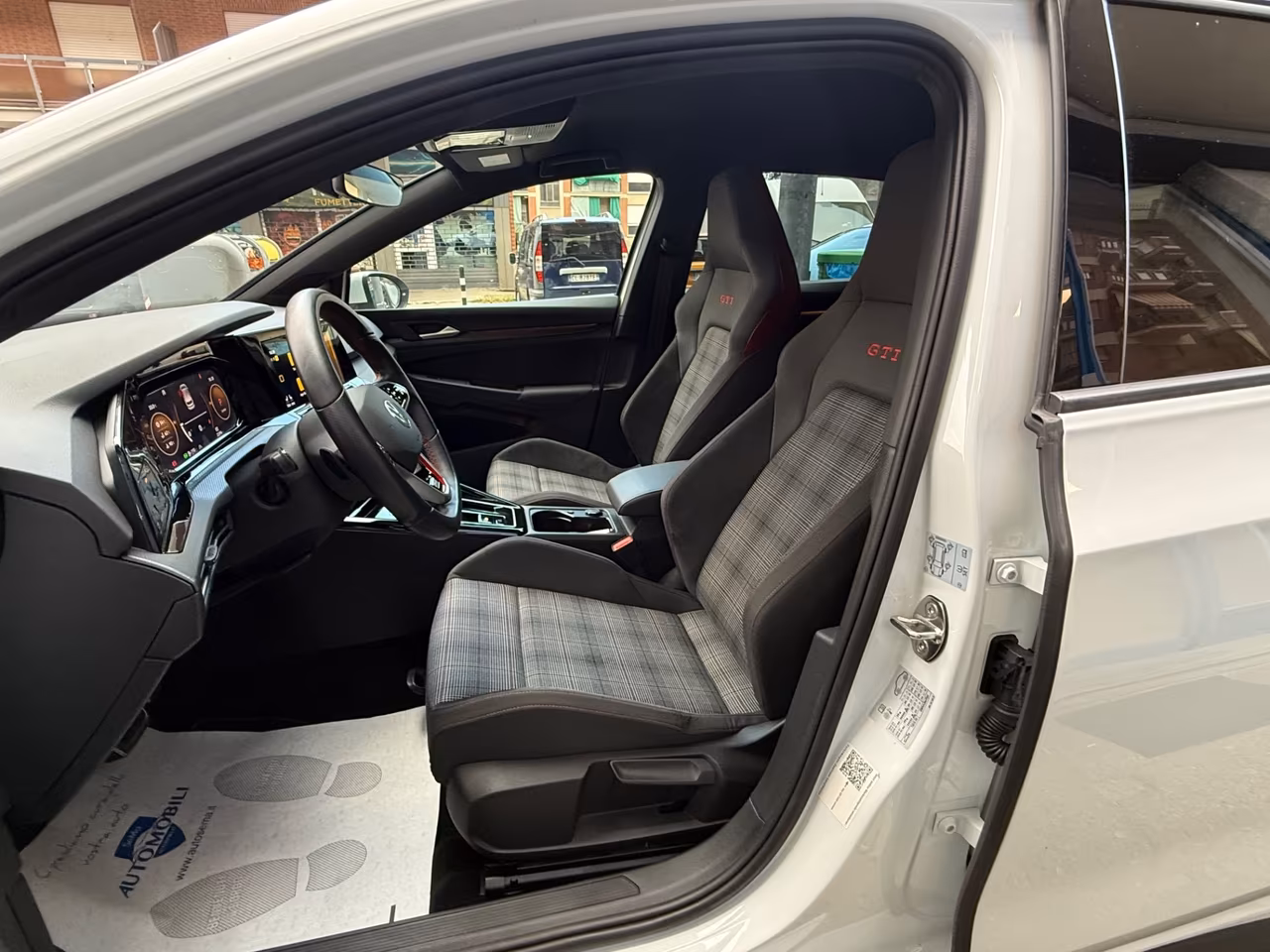 Volkswagen Golf GTI 2.0 TSI DSG PERFORMANCE