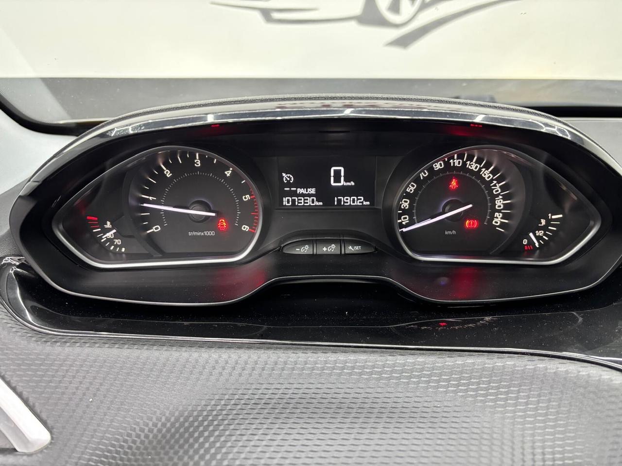 Peugeot 2008 BlueHDi 100 Black Matt