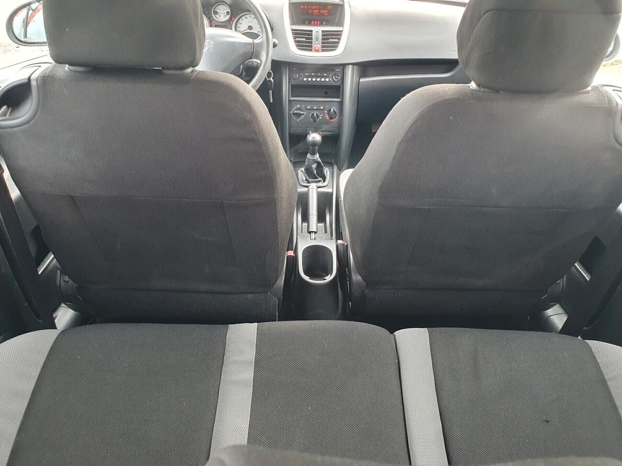 Peugeot 207 1.4hdi 70cv Neopatentati 2006