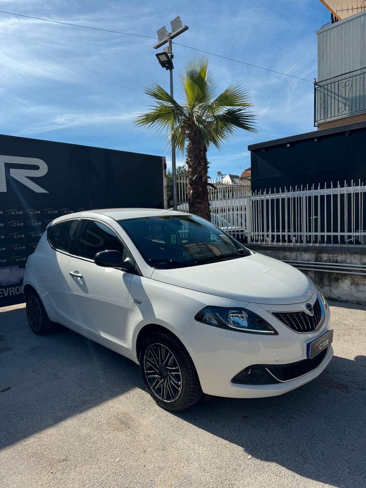 LANCIA YPSILON HYBRID 1.0 70CV