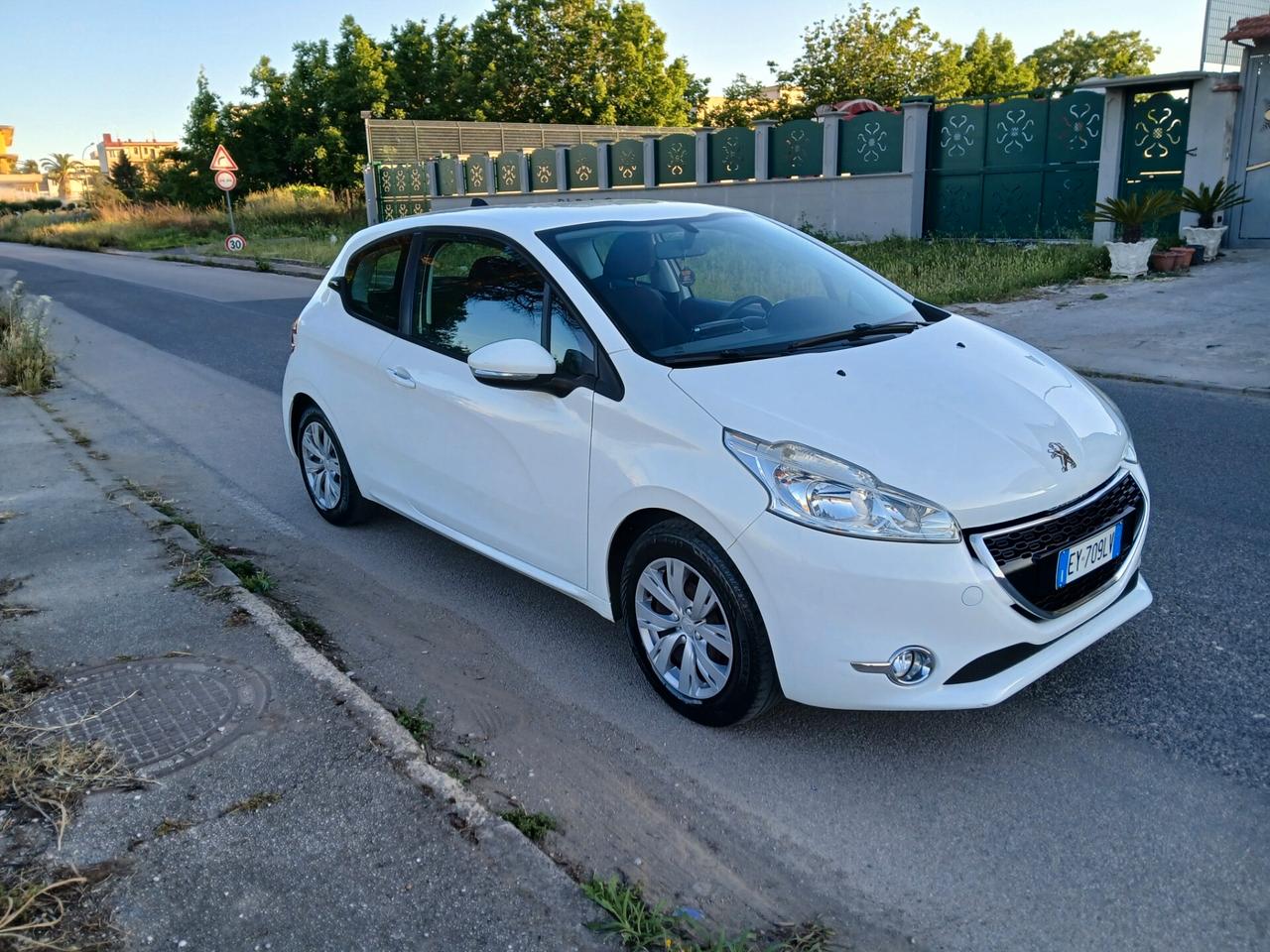 Peugeot 208 anno 2015 X Neopatentati KM CERTIFICATI