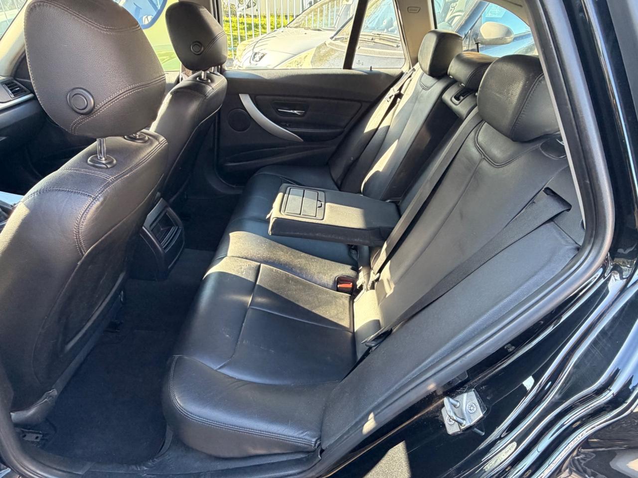 Bmw 318d Touring Luxury 2013