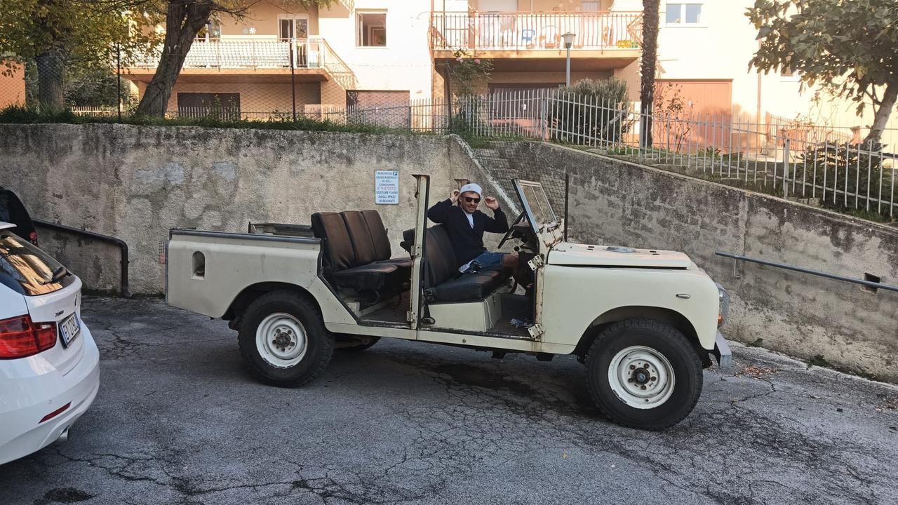 Land Rover Defender 109 diesel 9 posti