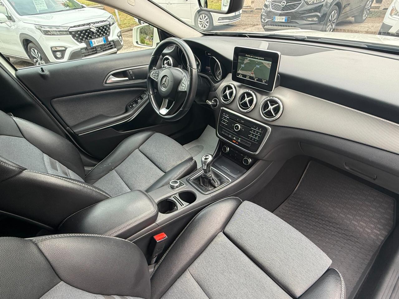" DA VETRINA " Mercedes-benz GLA 180 d Business