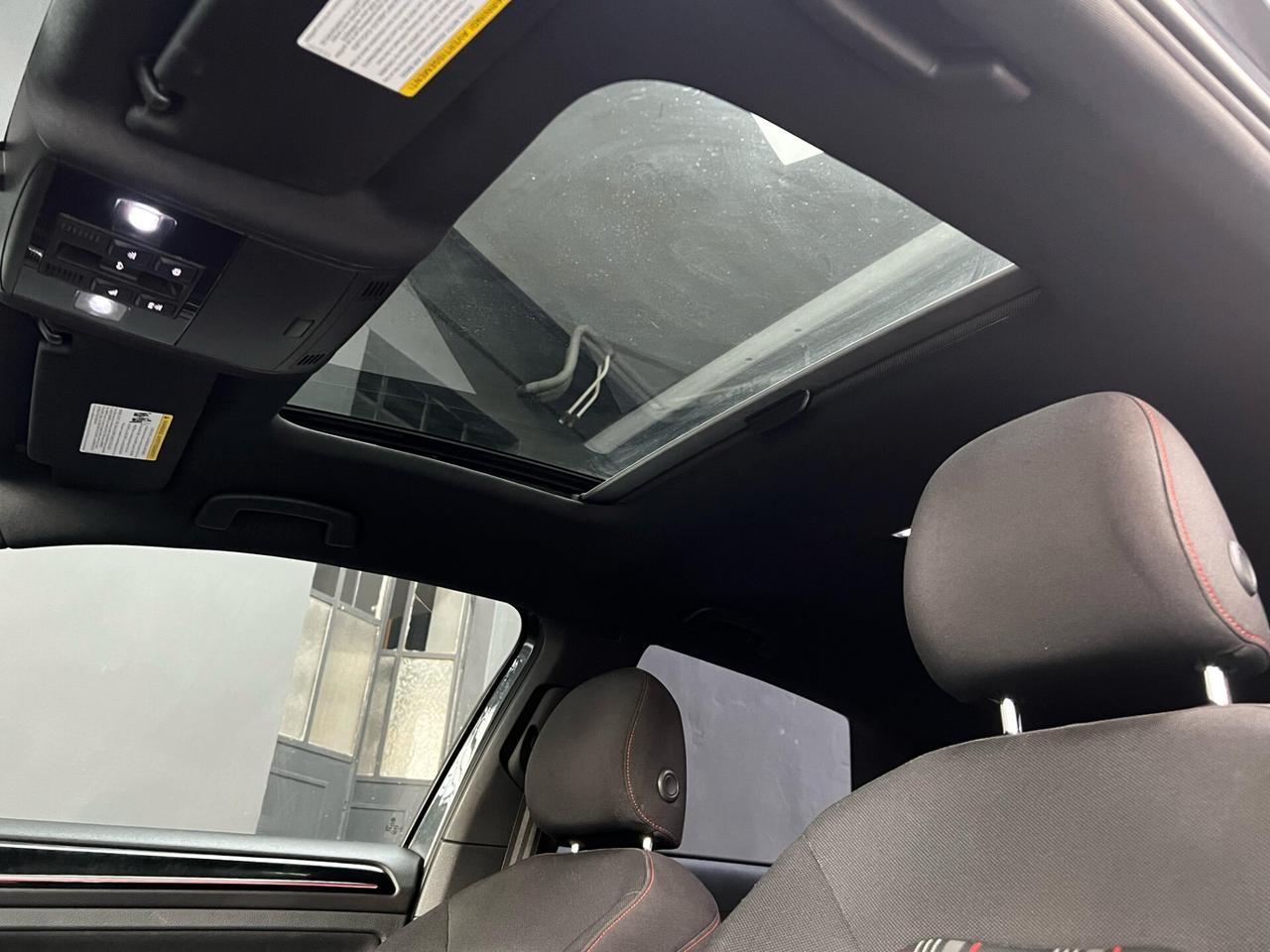 Volkswagen Golf GTI Golf GTI Performance 2.0 TSI 3p. fender edition