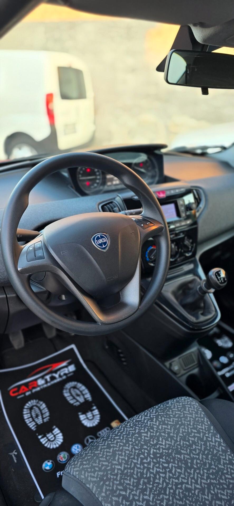Lancia Ypsilon 1.2 69 CV 5 porte S&S Platinum
