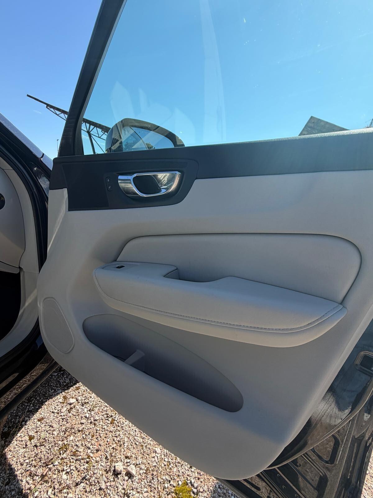 Volvo XC 60 XC60 B4 (d) AWD automatico Ultimate Dark N1 (AUTOCARRO)