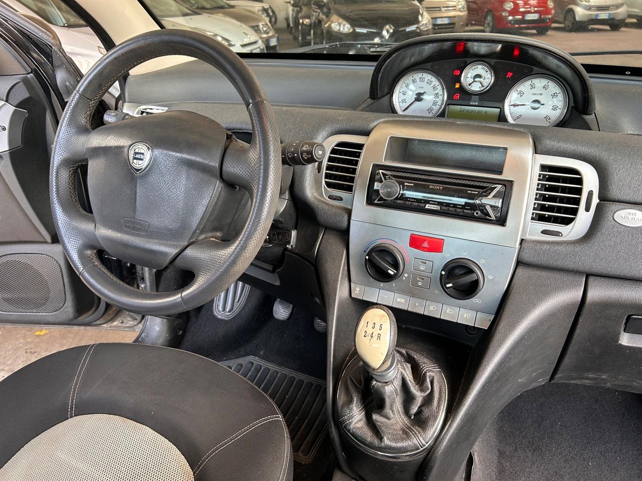 Lancia Ypsilon Momo 1200 neopatentati