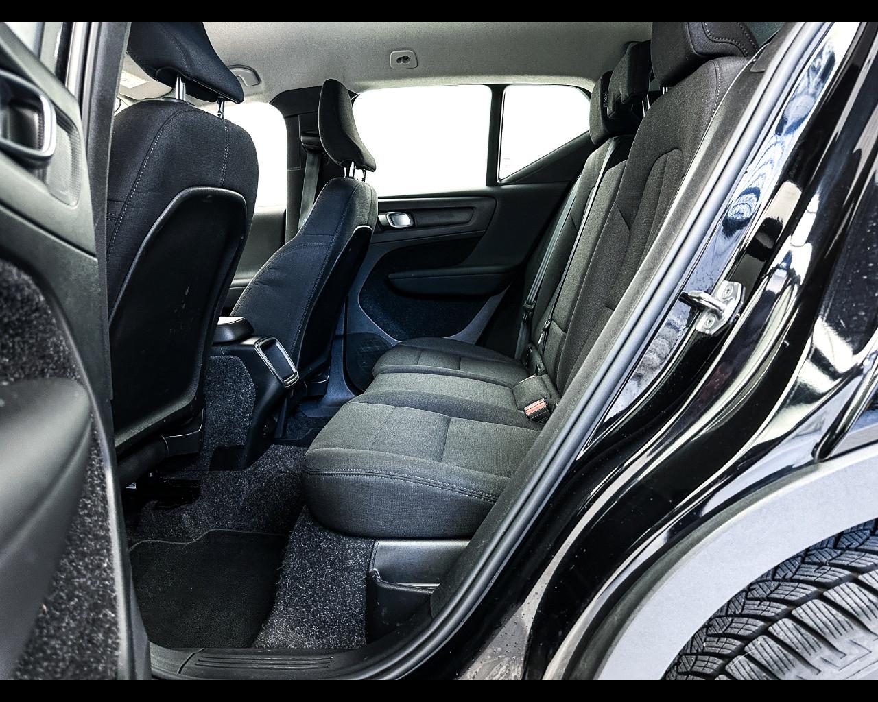 VOLVO XC40 (2017-->) - XC40 D3 Geartronic Momentum Core