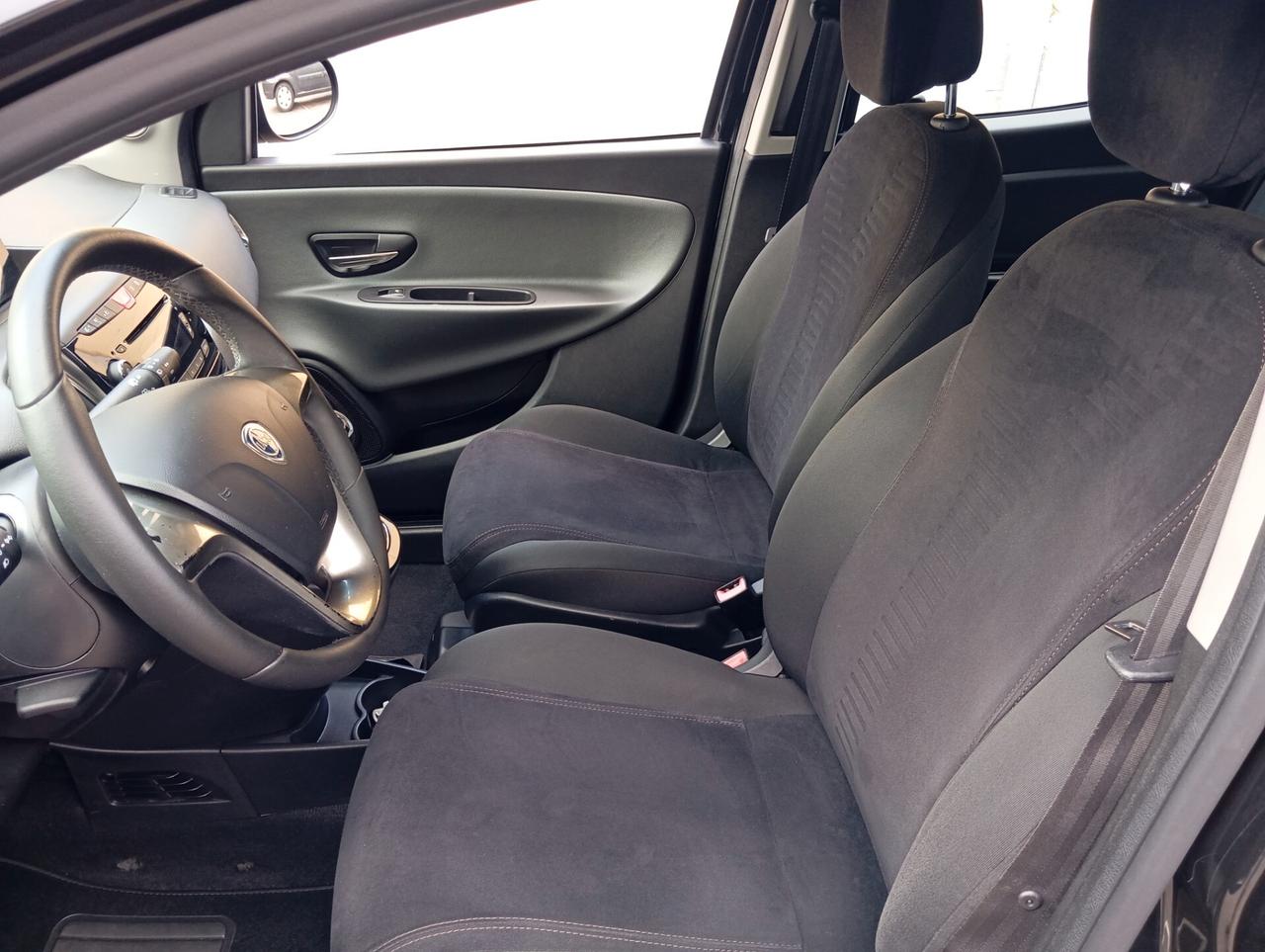 Lancia Ypsilon 1.2 69 CV 5 porte S&S Gold