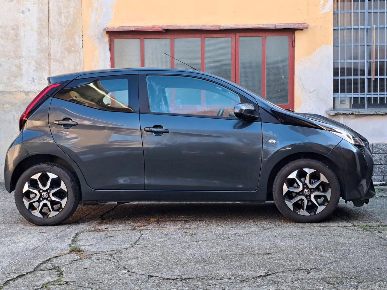 Toyota Aygo Connect 1.0 VVT-i 72 CV 5 porte x-fun MMT