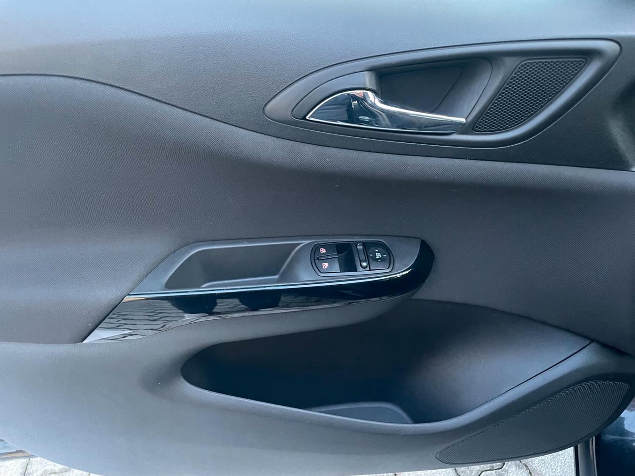 Opel Corsa 1.2 5 porte n-Joy IDONEA NEOPATENTATI