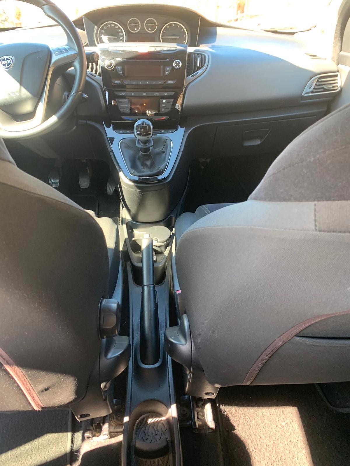 Lancia Ypsilon 0.9 TwinAir 85 CV 5 porte S&S Gold