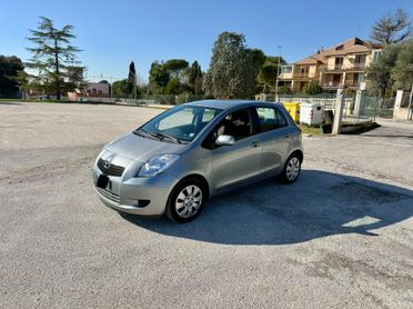 Toyota yaris 5porte 1.0 benzina NEOPATENTATi