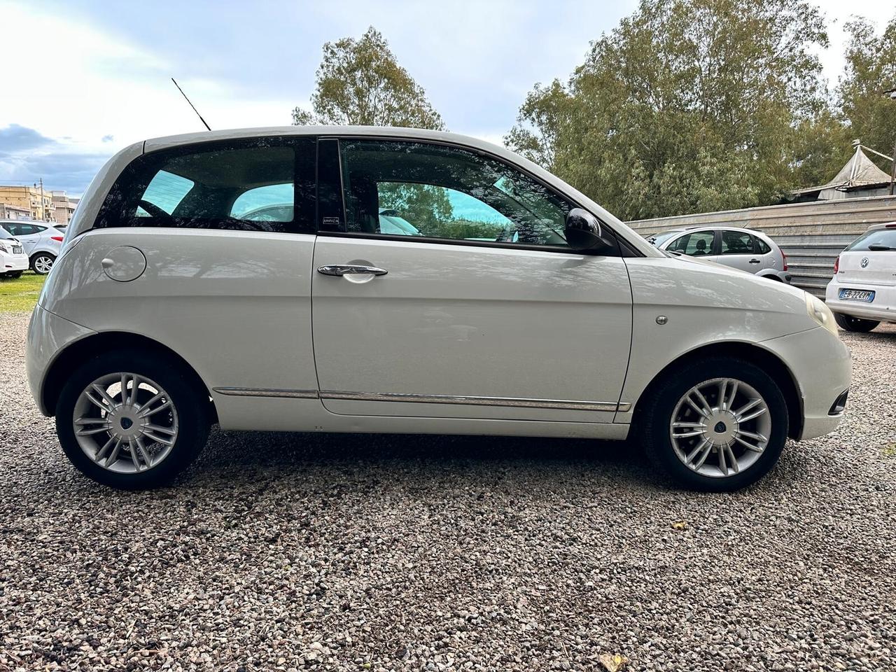 Lancia Ypsilon 1.3 MJT 75 CV Unyca