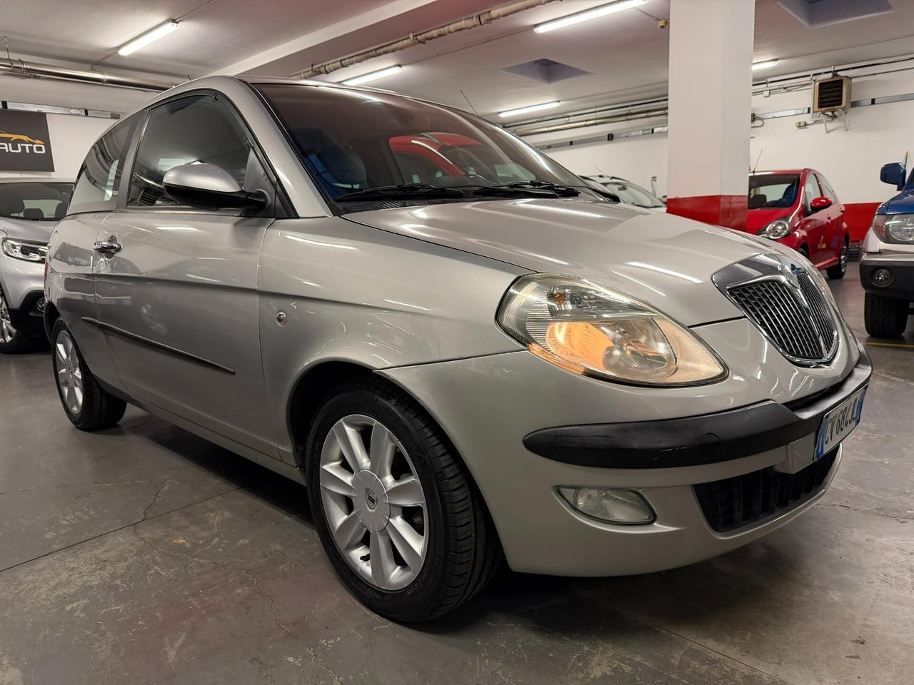 Lancia Ypsilon 1.2 16V Platino