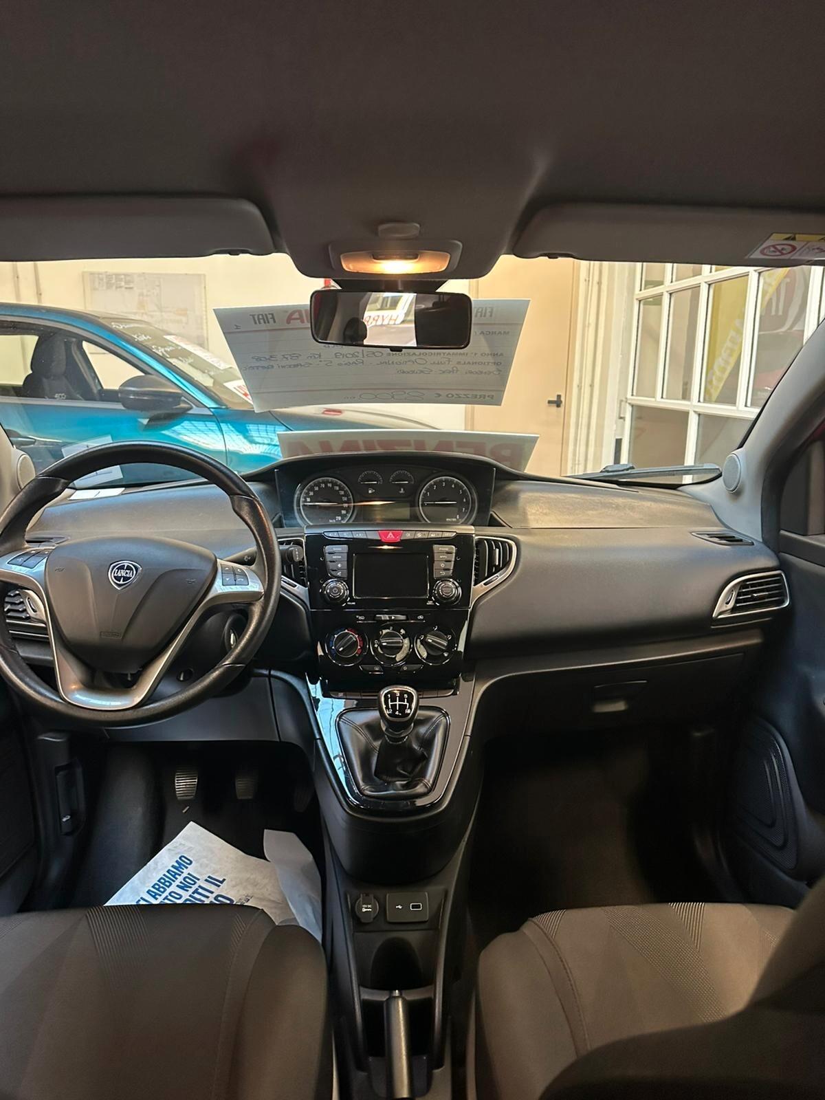 Lancia Ypsilon 1.2 69 CV 5 porte S&S Gold