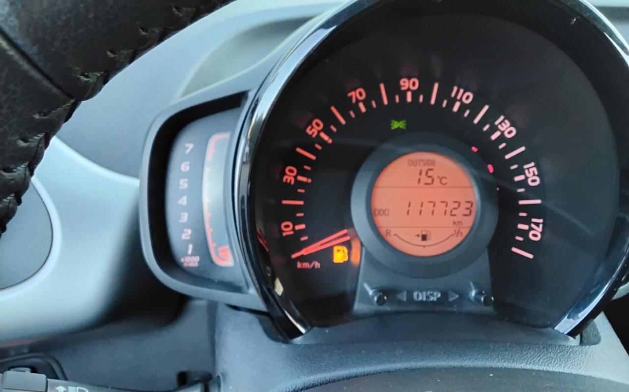 Toyota Aygo 1.0 VVT-i 69 CV 5 porte x-cite