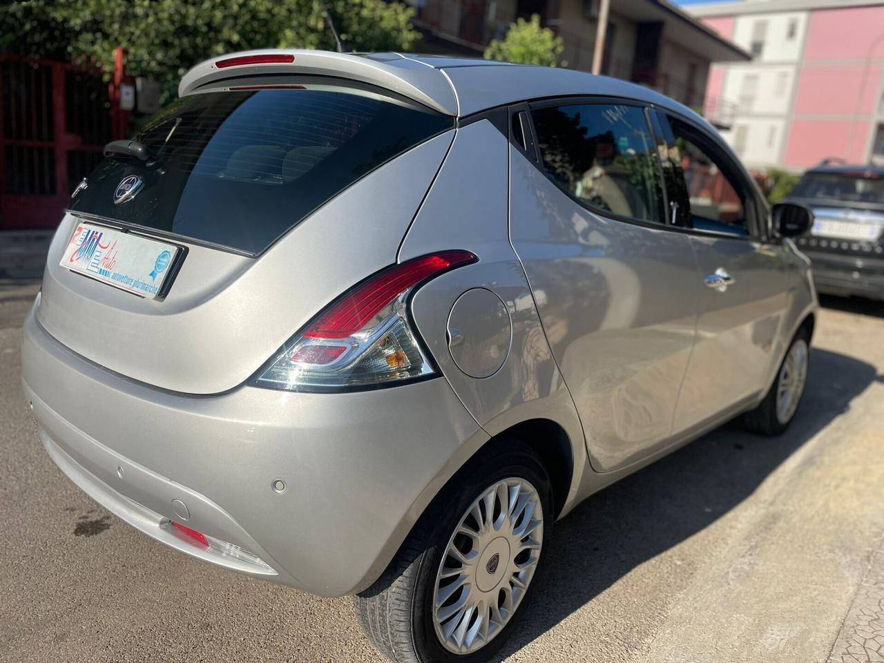 Lancia Ypsilon 1.2 69 CV 5 porte Gold