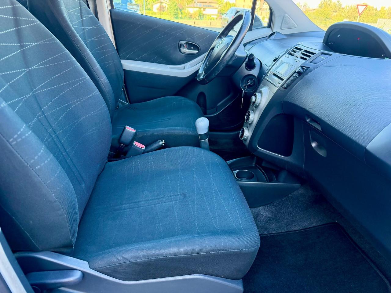 Toyota Yaris 1.3benz 2008 156.000km per neopatentati