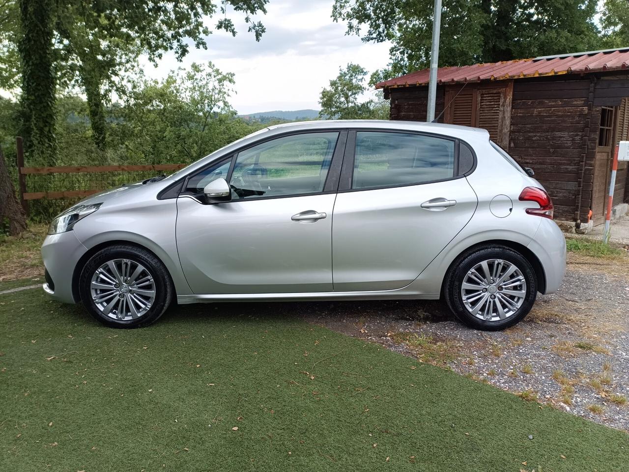 Peugeot 208 PureTech 82 5 porte Allure